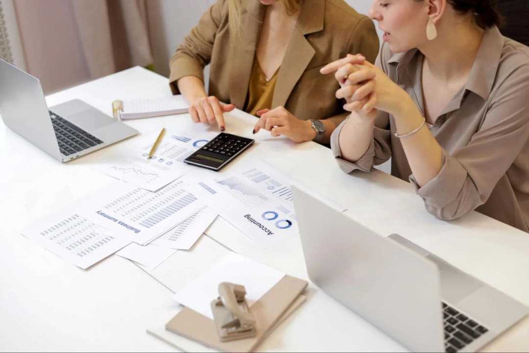 How Do You Pivot a Client's Financial Strategy Due to Changing Market Conditions?