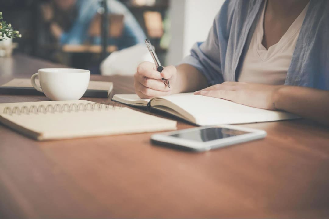 What Are Effective Ways to Pitch Stories to Journalists?