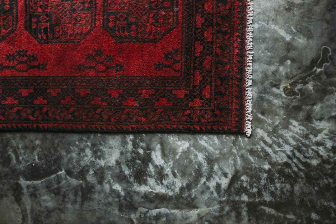 Rugs that Radiate Luxury: Picks & Tips from Decor Experts