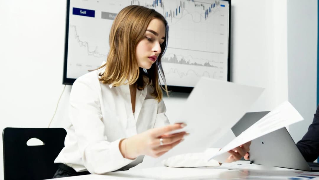 What Personal Habits Can Lead to Success in the Financial Industry?