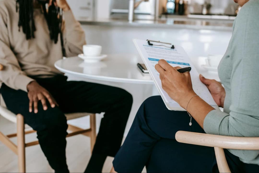 How Do Human Resources Managers Handle Recruiting for Unfamiliar Roles?